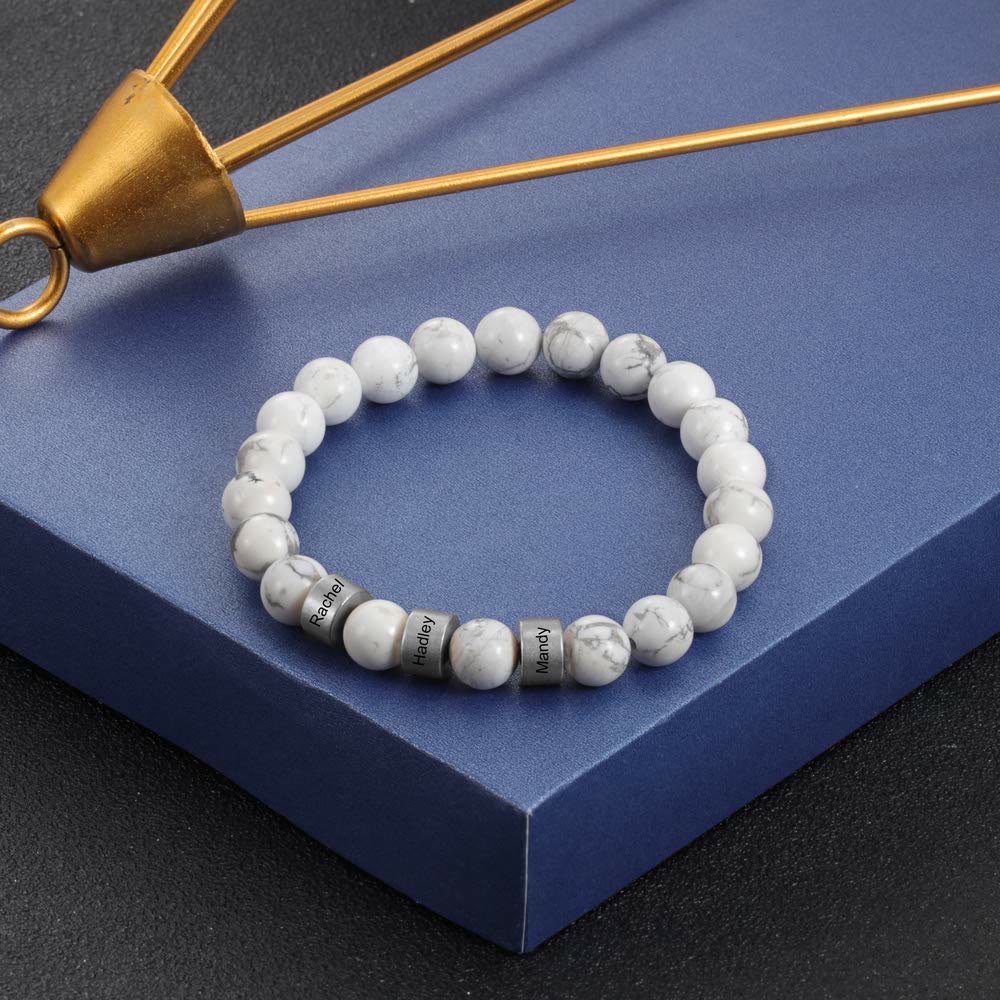 Pulsera de hombre personalizada con cuentas grabadas en piedra natural de Olivenorma