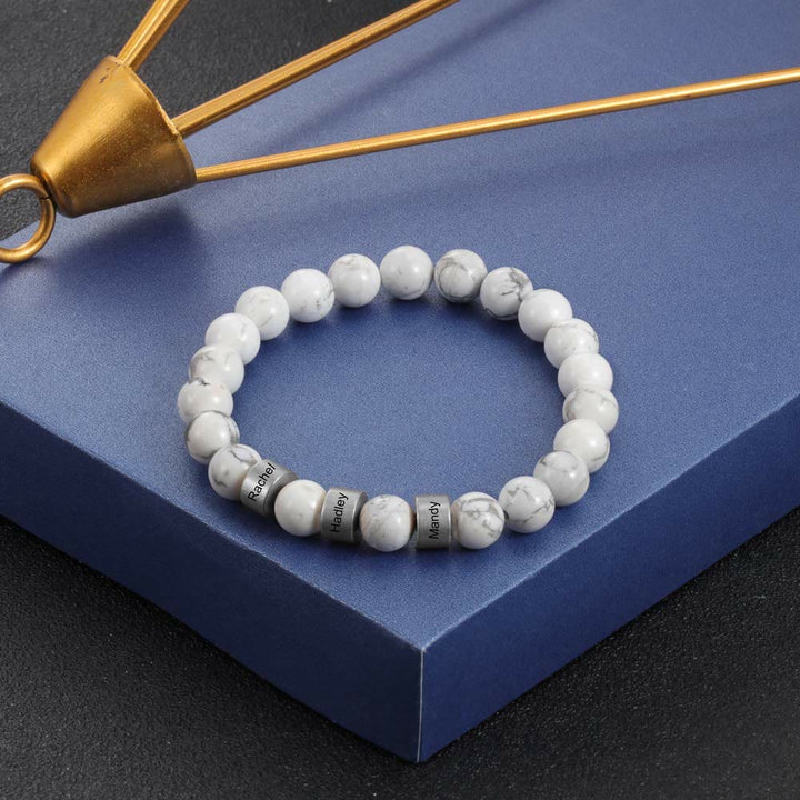 Pulsera de hombre personalizada con cuentas grabadas en piedra natural de Olivenorma
