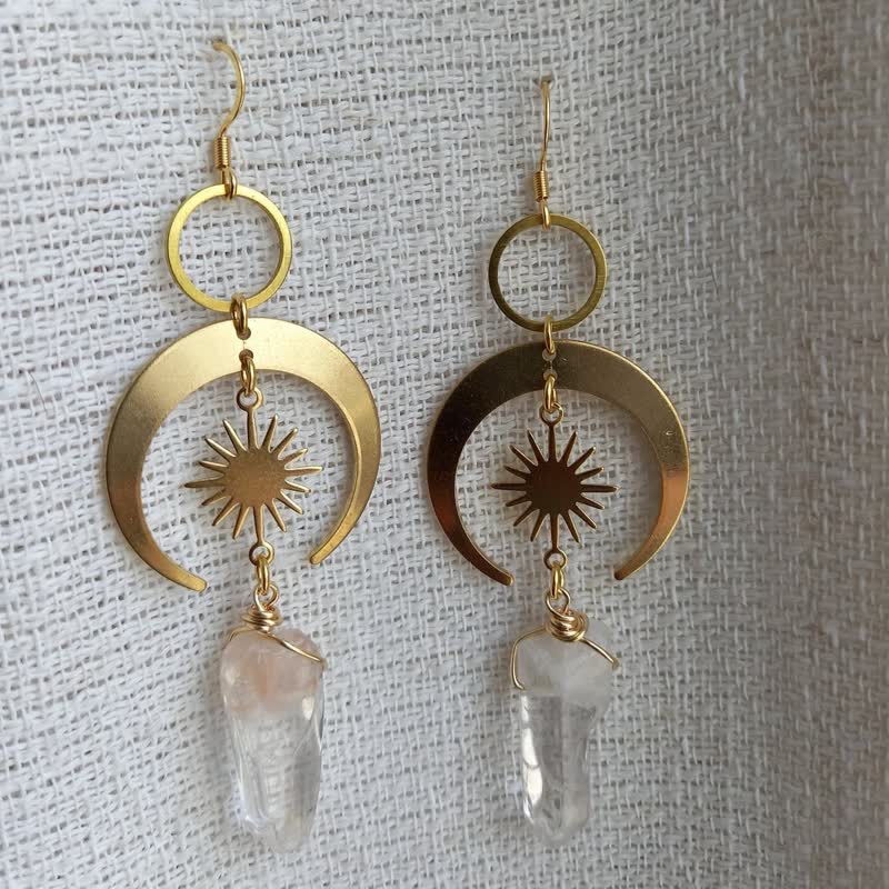 Pendientes de media luna con sol y cristales transparentes de Olivenorma