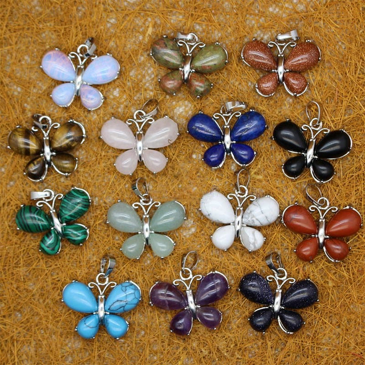 Collar con forma de mariposa y piedras preciosas de cristal natural de Olivenorma