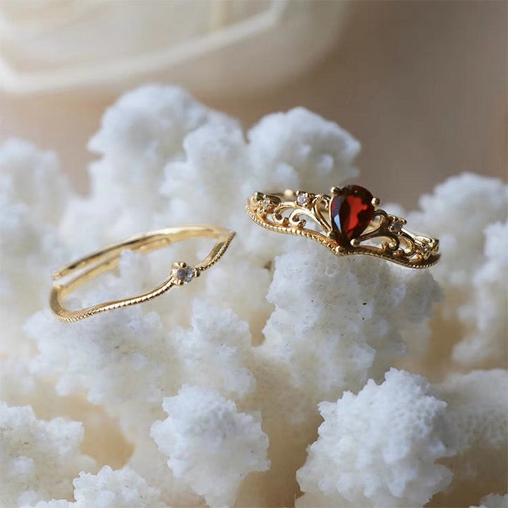 Juego de anillos ajustables apilables con corona de granate rojo de Olivenorma