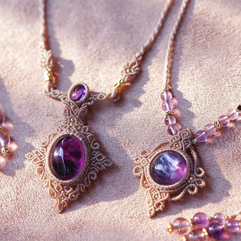 Pulsera y collar de amatista y charoita tejida a mano de Olivenorma