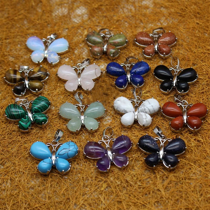 Collar con forma de mariposa y piedras preciosas de cristal natural de Olivenorma