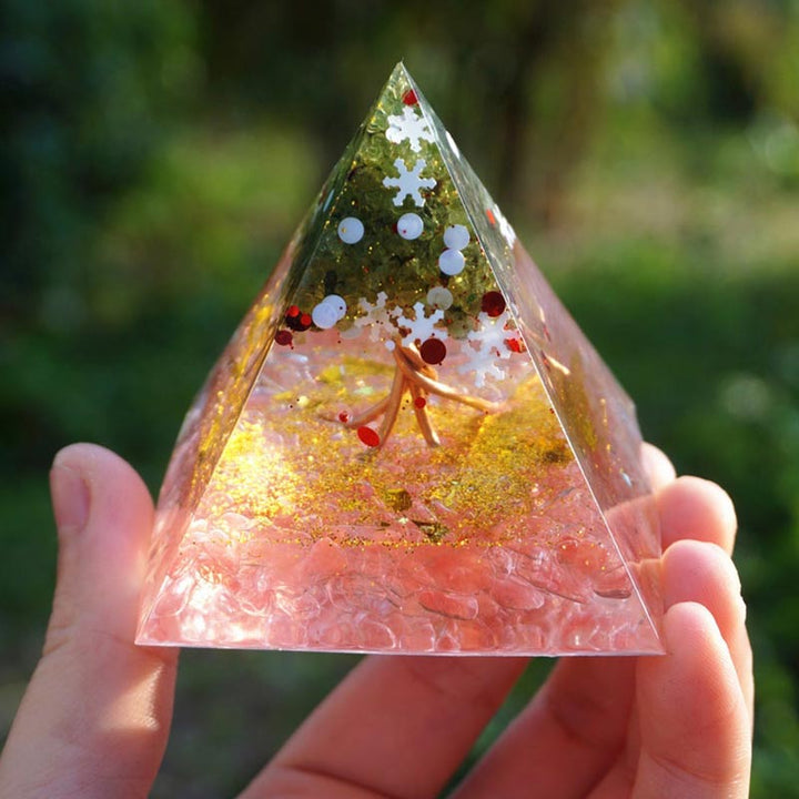 Pirámide de orgón con árbol de la vida de peridoto de cristal rosa navideño de Olivenorma