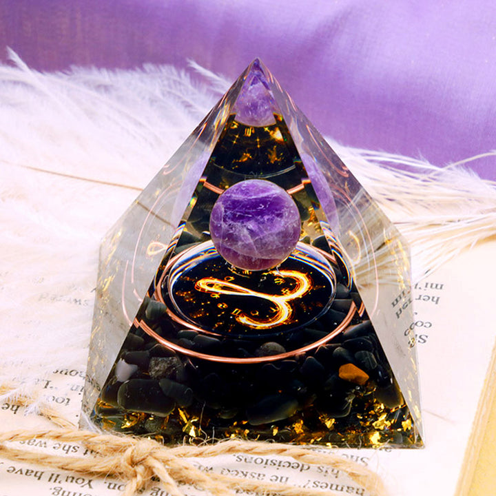 Pirámide de orgón del zodiaco Aries con esfera de amatista y obsidiana de Olivenorma
