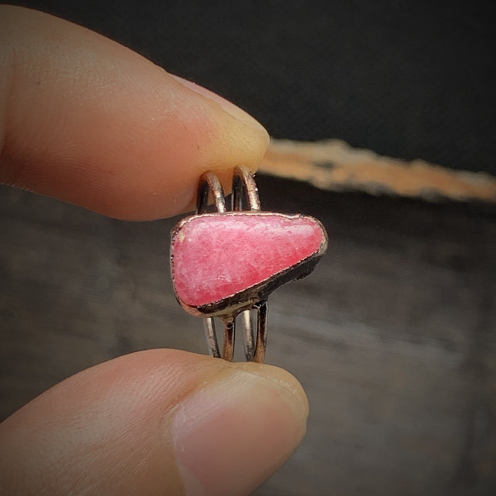 Anillo ajustable con doce piedras de nacimiento de piedra irregular natural en bruto de Olivenorma 