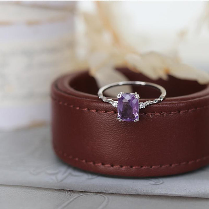 Anillo con diseño de onda de cubo de azúcar y amatista de Olivenorma 