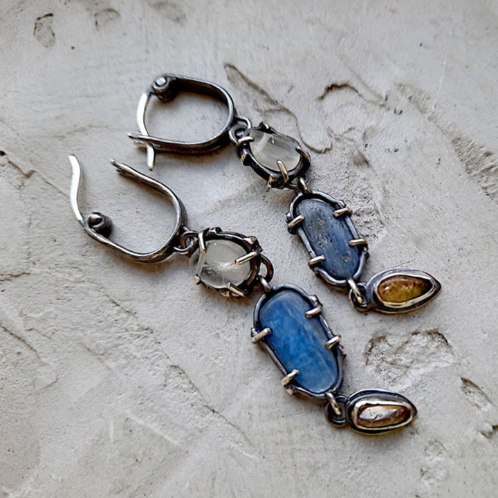 Pendientes étnicos de bruja con zafiro y piedra lunar ovalada de Olivenorma