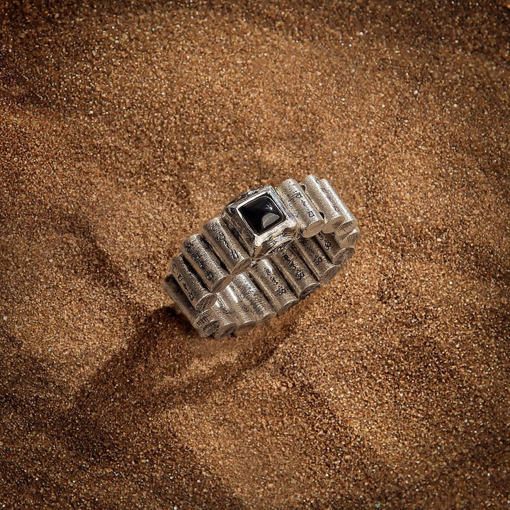 Anillo con mantra de ojo de tigre de Olivenorma