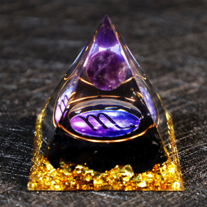 Pirámide de orgón de obsidiana con bola de amatista y grava del zodíaco de Escorpio de Olivenorma