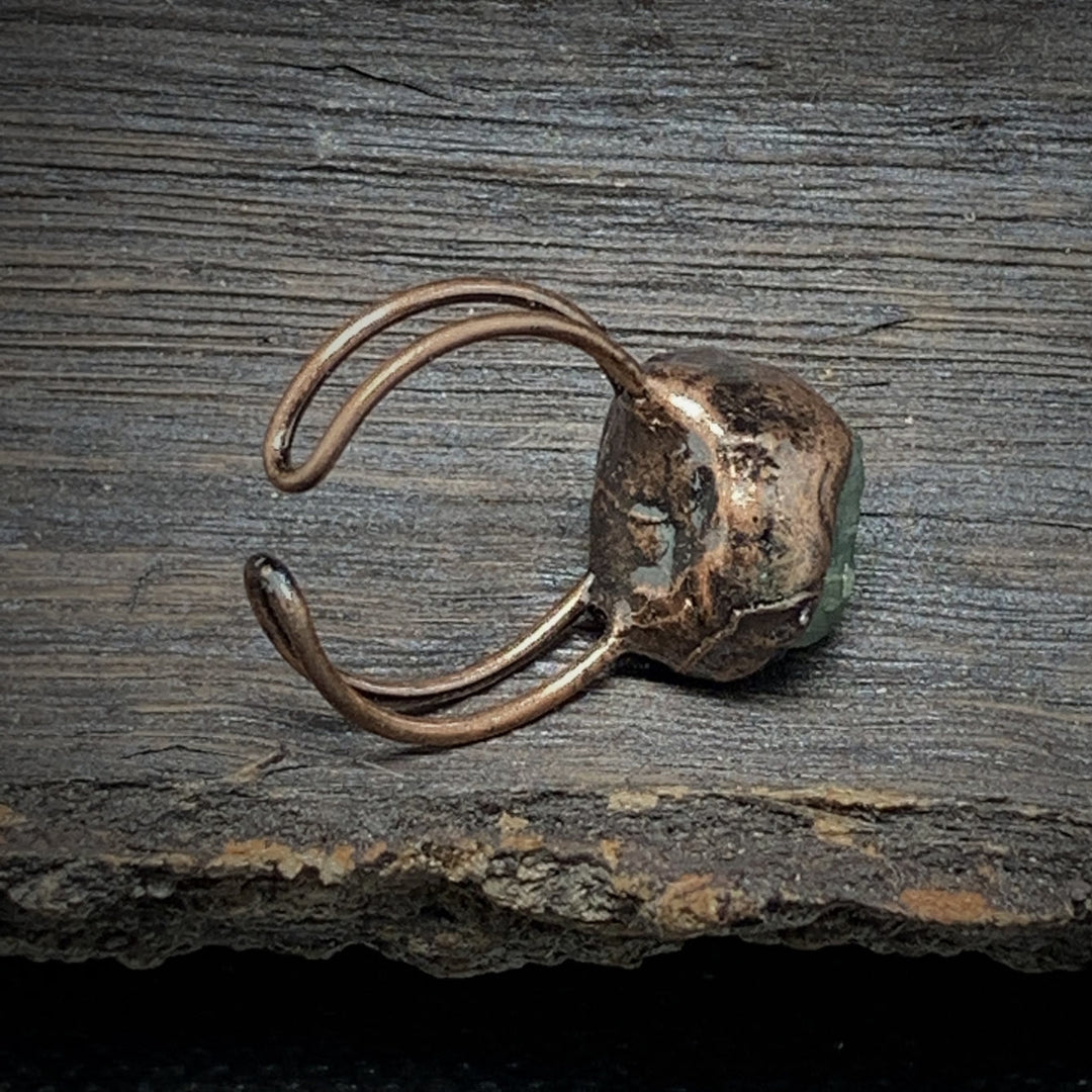 Anillo ajustable con doce piedras de nacimiento de piedra irregular natural en bruto de Olivenorma 