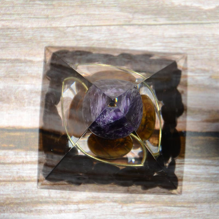 Esfera de amatista de Olivenorma con pirámide de orgón de obsidiana y ojo de tigre