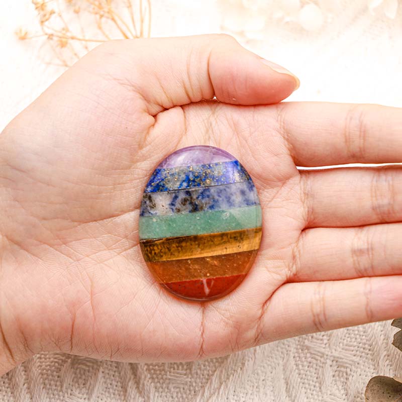 Piedra de preocupación para el pulgar del chakra Olivenorma