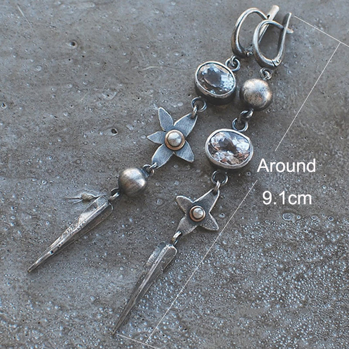 Pendientes largos con forma de estrella y diamantes de imitación bañados en plata y diseño geométrico de Olivenorma