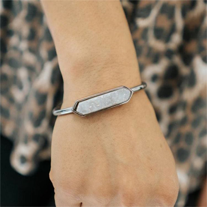 Pulsera de cobre y metal con cristales naturales de Olivenorma