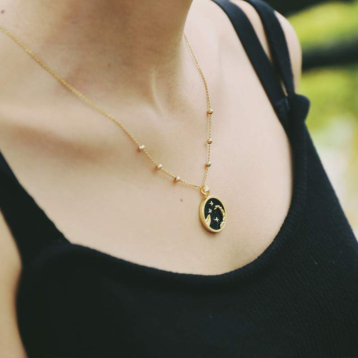 Collar con signo del zodiaco que escucha en piedra arenisca azul 