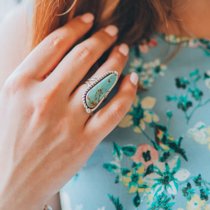 Anillo con forma de gota geométrica turquesa de Bohemia de Olivenorma