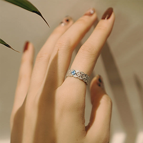 Anillo de topacio azul retro "Sea Blue" de Olivenorma