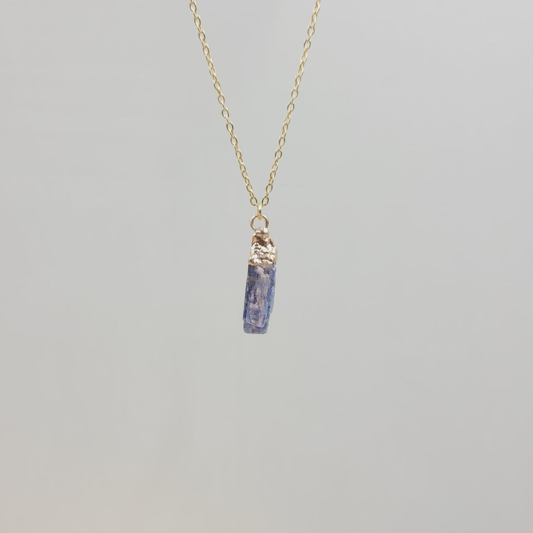 Collar de gemas de piedra cruda de cristal irregular de Olivenorma