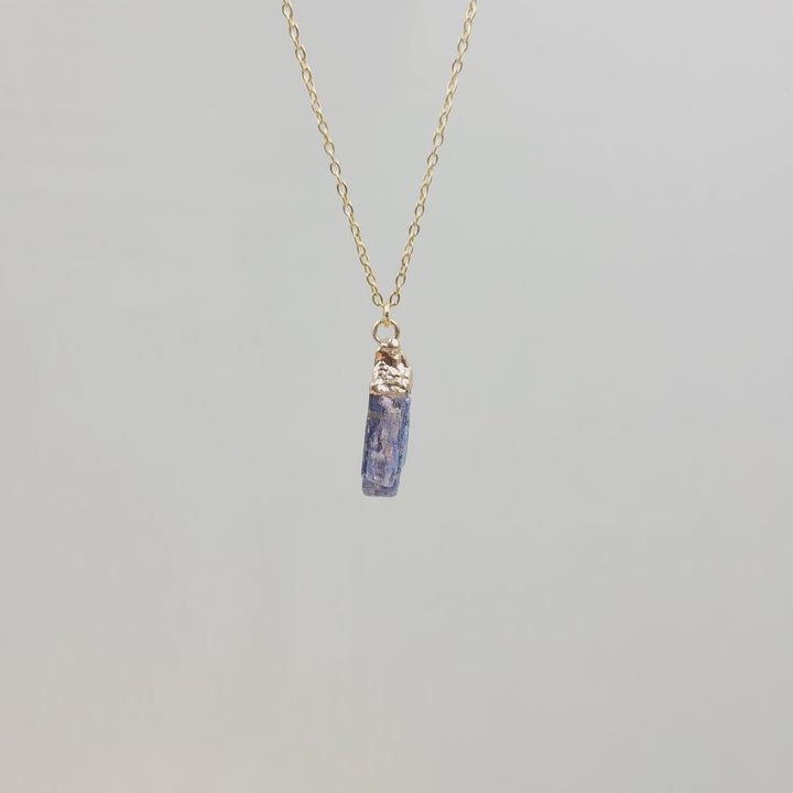 Collar de gemas de piedra cruda de cristal irregular de Olivenorma