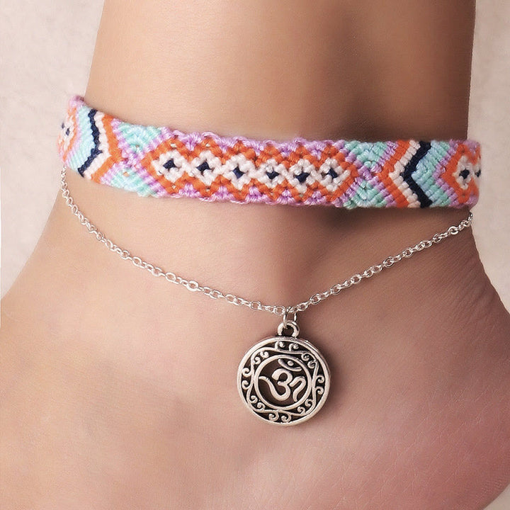 Pulsera tobillera con colgante OM de cuerda de algodón tejida a mano de Olivenorma