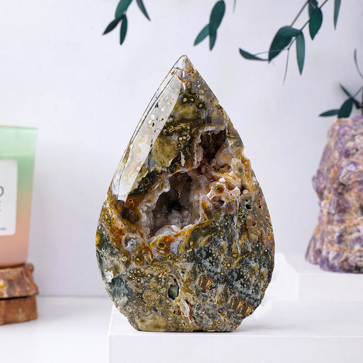 Adornos de piedras preciosas con forma de llama de cristal natural de Olivenorma