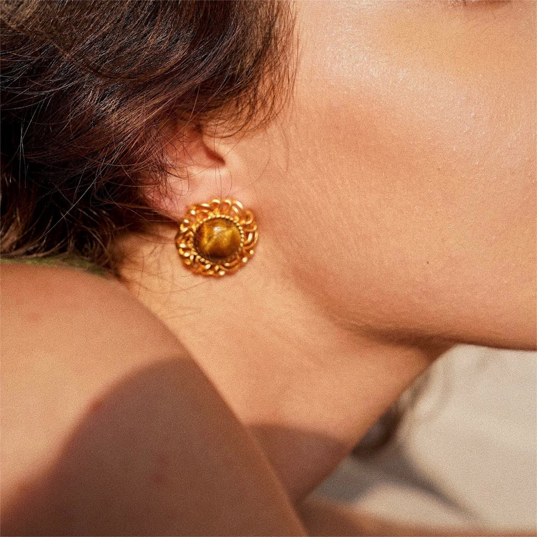 Pendientes de oro con girasol y ojo de tigre de Olivenorma