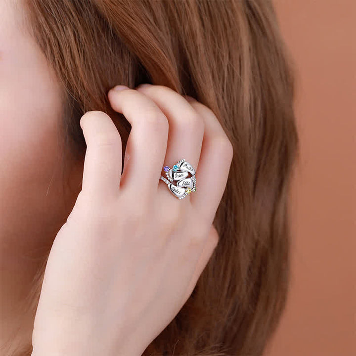 Anillo con piedras de nacimiento grabadas con pies de bebé de Olivenorma Creative