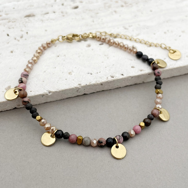 Pulsera con dijes de disco de titanio y cuentas de piedra natural de Olivenorma