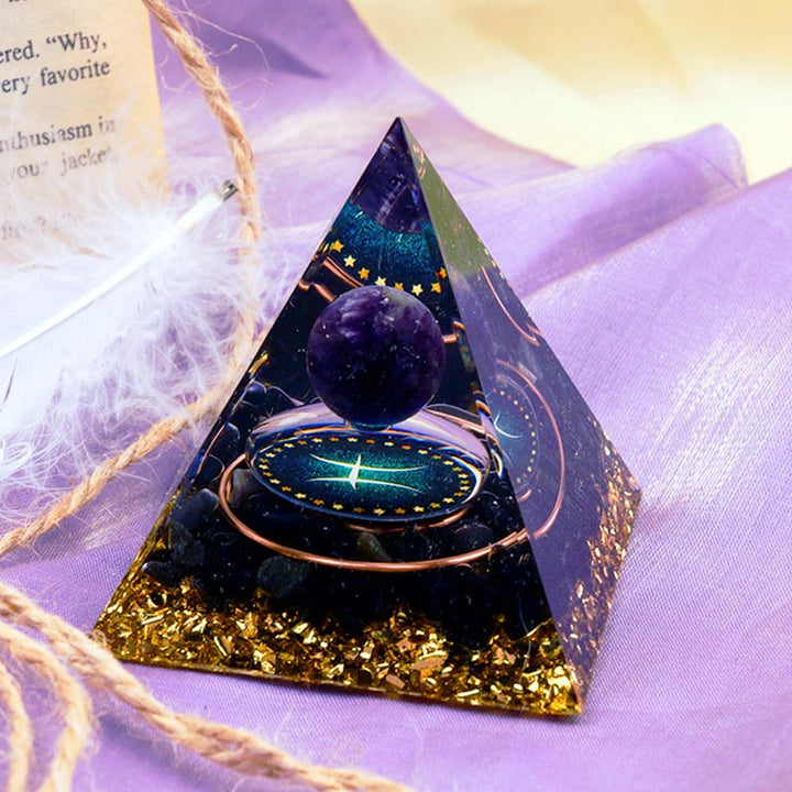 Pirámide de orgón del zodiaco Piscis con esfera de amatista y obsidiana de Olivenorma