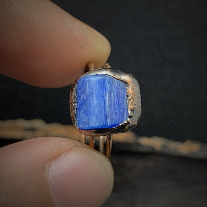 Anillo ajustable con doce piedras de nacimiento de piedra irregular natural en bruto de Olivenorma 