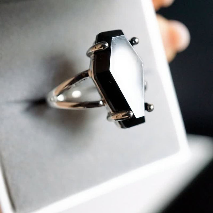 Anillo de ataúd de ónix negro de Olivenorma