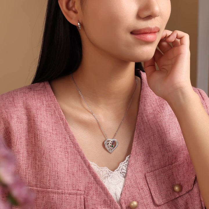 Collar con corazón grabado y piedras de nacimiento personalizadas de Olivenorma