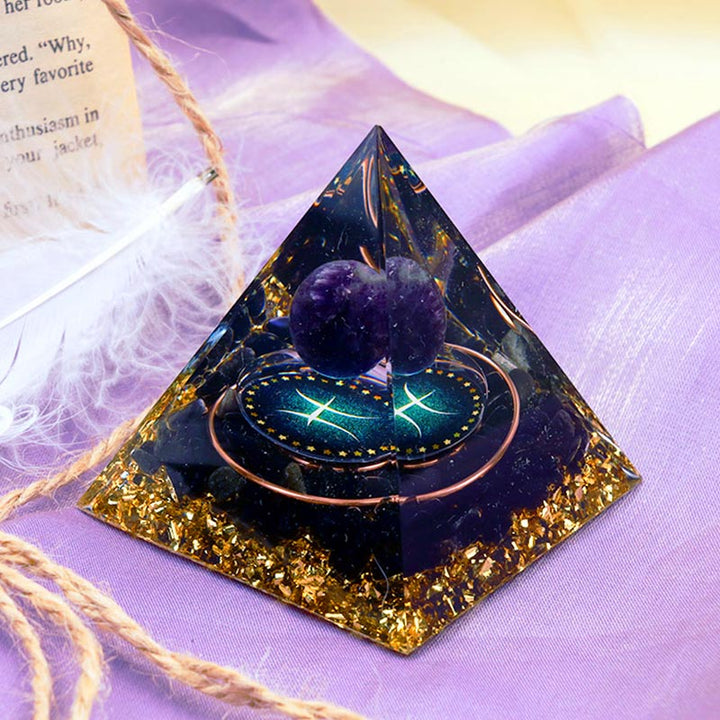 Pirámide de orgón del zodiaco Piscis con esfera de amatista y obsidiana de Olivenorma