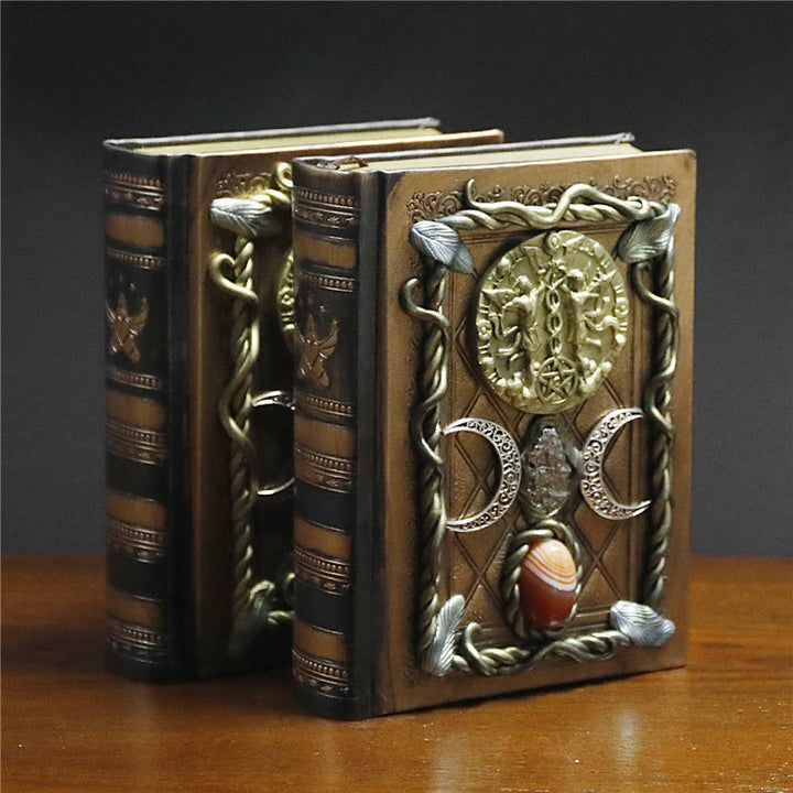 Cuaderno de notas con los signos del zodíaco de la luna, la estrella y el ágata roja de Olivenorma