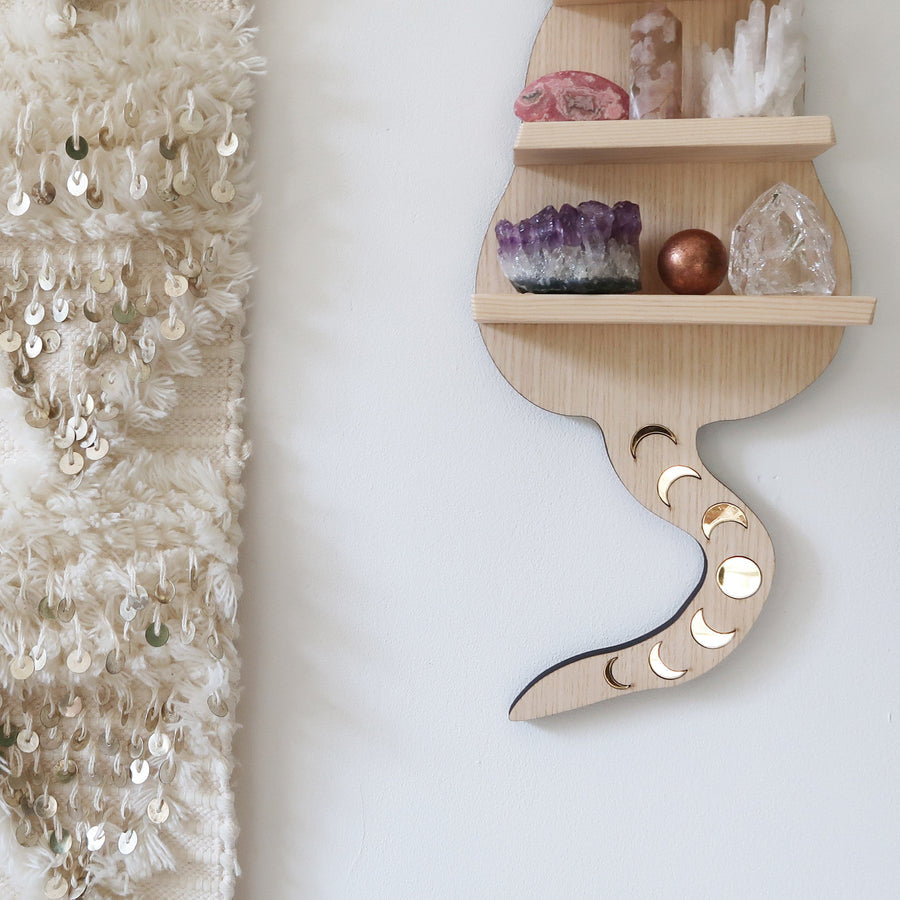 Estantería de cristal con forma de gato de madera clara oscura de Olivenorma