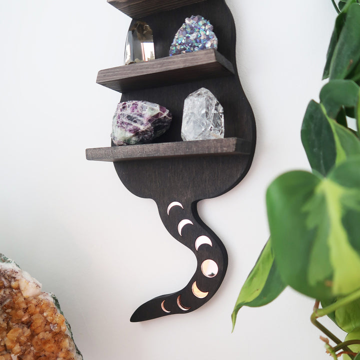 Estantería de cristal con forma de gato de madera clara oscura de Olivenorma