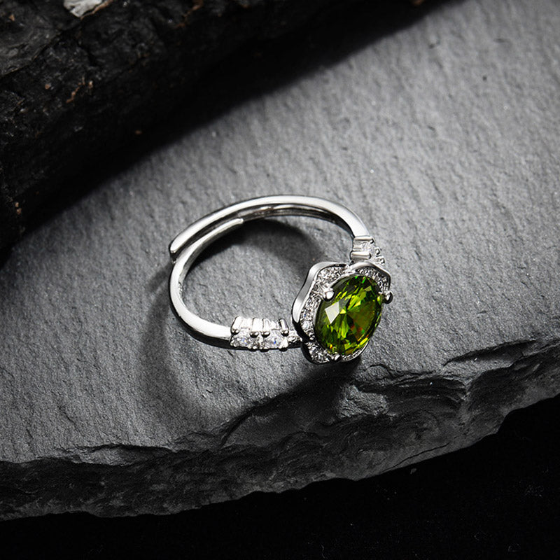 Olivenorma "El latido instantáneo": anillo de empatía de peridoto y circón 