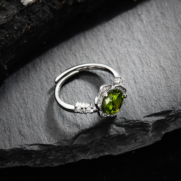 Olivenorma "El latido instantáneo": anillo de empatía de peridoto y circón 