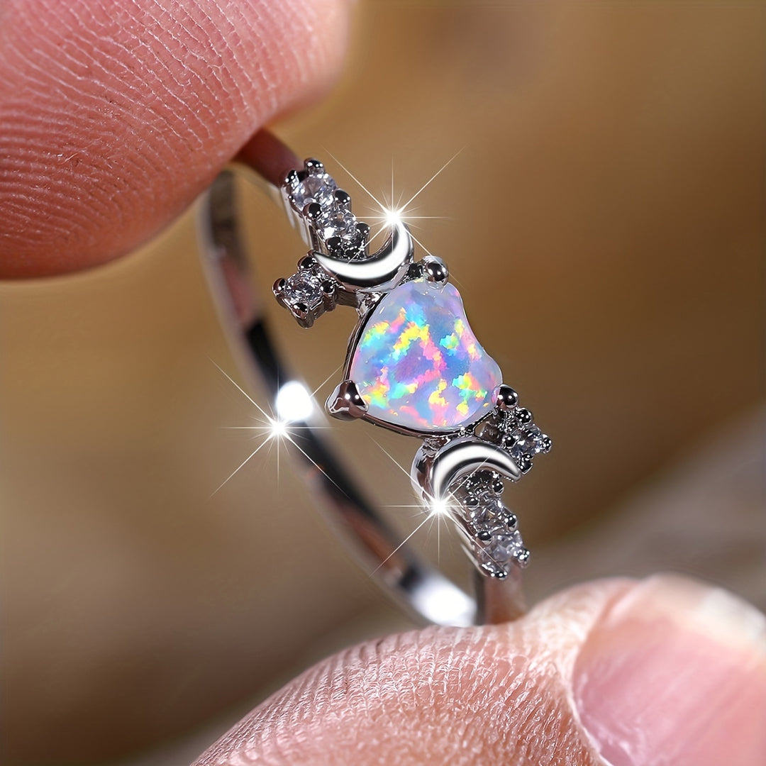 Anillo de fases lunares con corazón de ópalo "Light Of Our Love" de Olivenorma 
