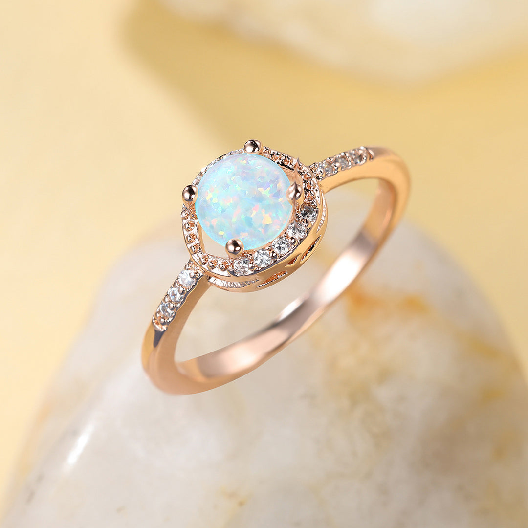 Anillo clásico de cuatro garras con ópalo redondo de Olivenorma 