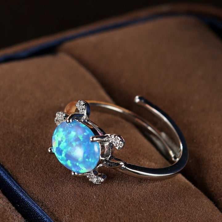 Anillo de ópalo azul con linda tortuga marina de Olivenorma