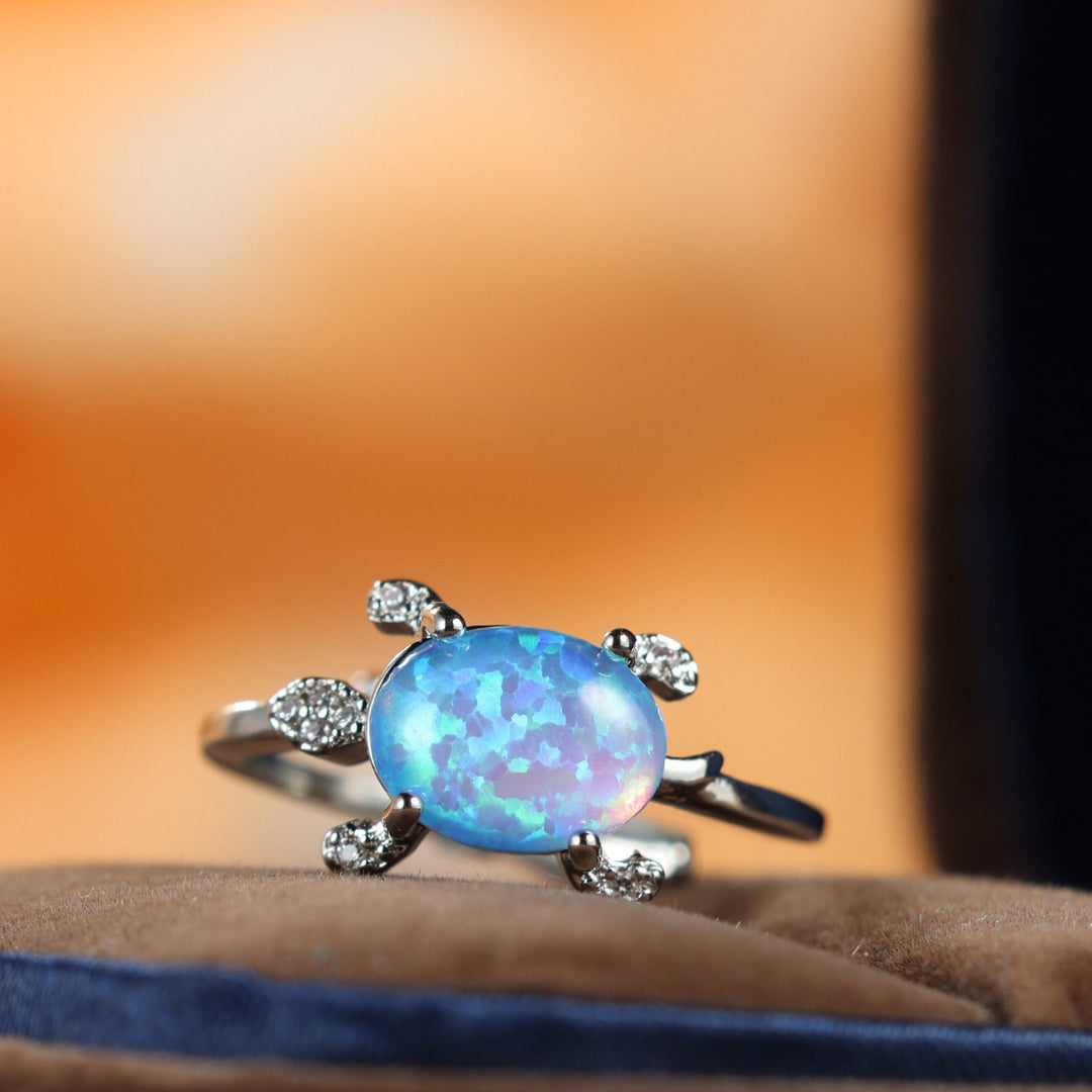 Anillo de ópalo azul con linda tortuga marina de Olivenorma
