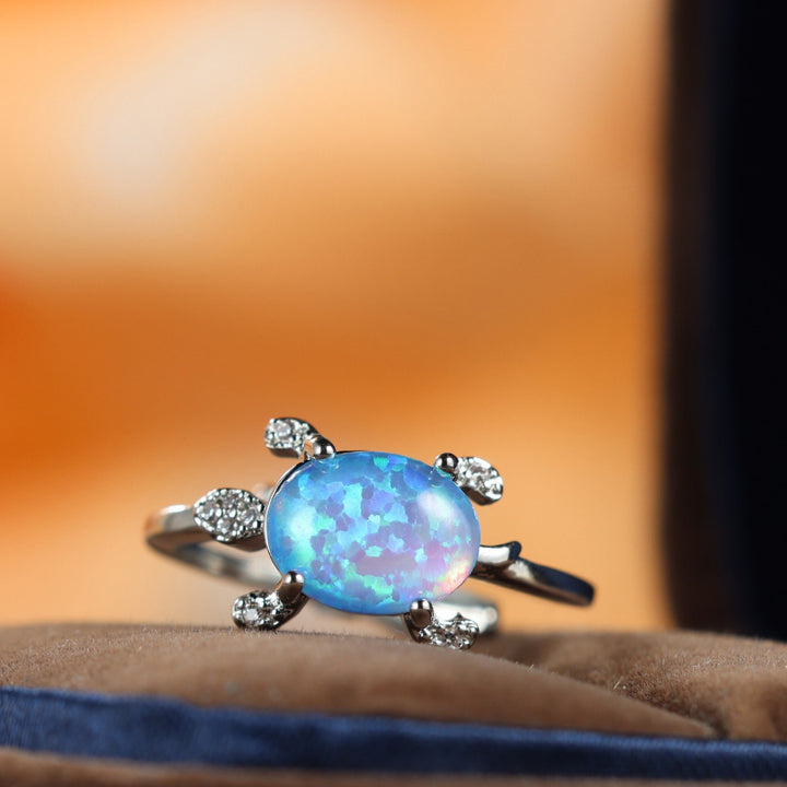Anillo de ópalo azul con linda tortuga marina de Olivenorma