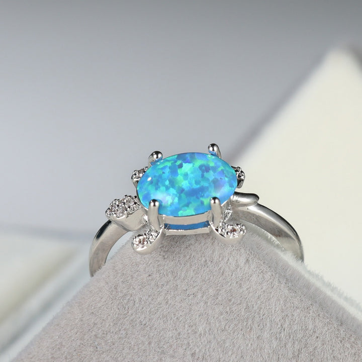 Anillo de ópalo azul con linda tortuga marina de Olivenorma