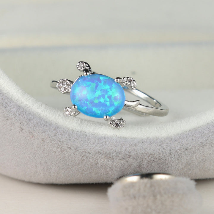 Anillo de ópalo azul con linda tortuga marina de Olivenorma