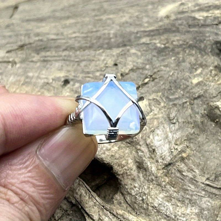 Anillo de compromiso de opalita blanca de Olivenorma