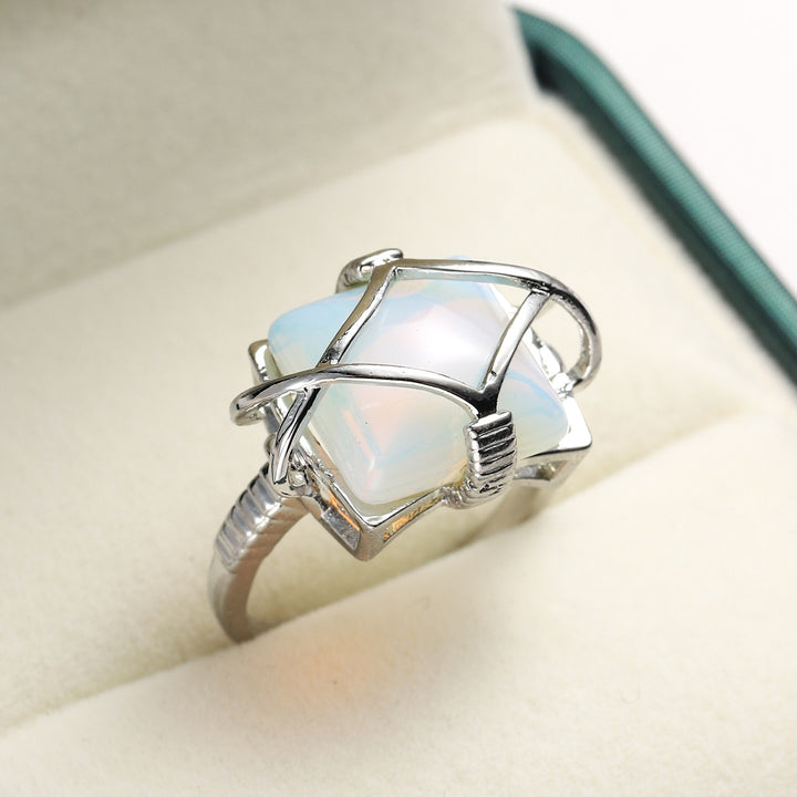 Anillo de compromiso de opalita blanca de Olivenorma