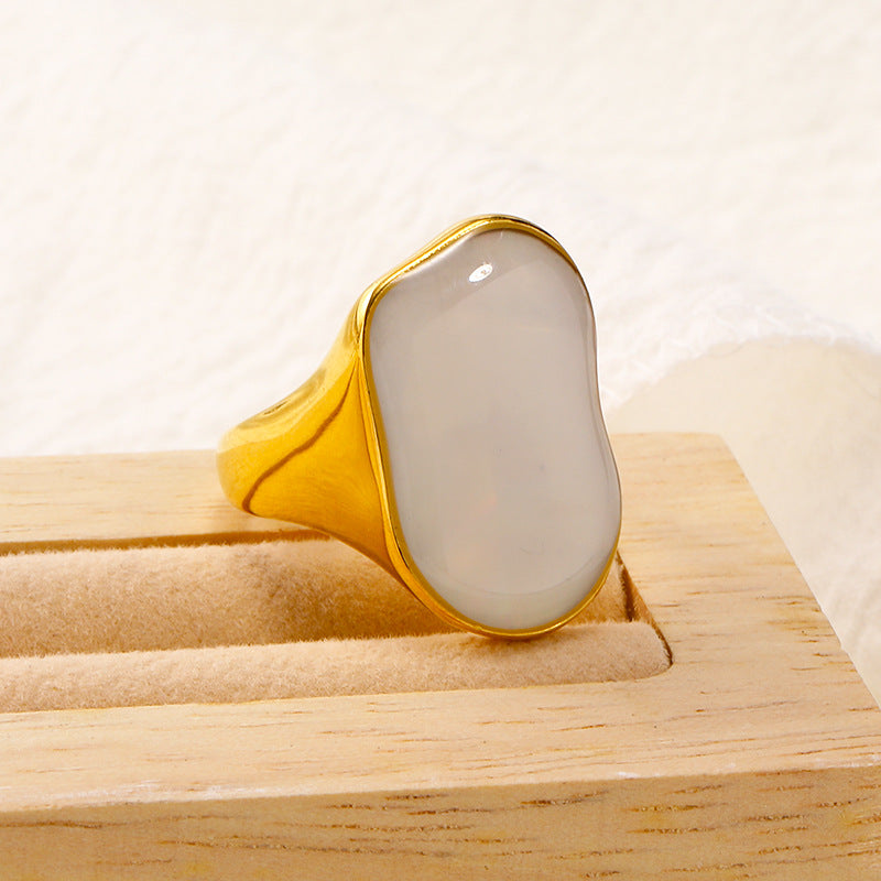 Anillo de acero de titanio de 18 quilates con color irregular natural de Olivenorma