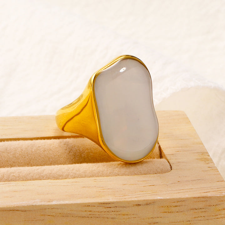 Anillo de acero de titanio de 18 quilates con color irregular natural de Olivenorma